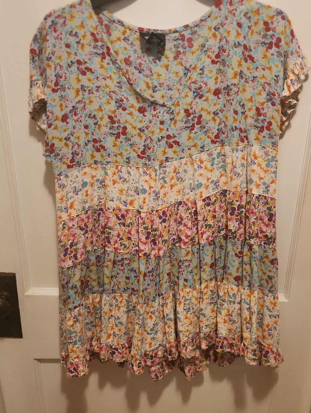 Angie Multicolor Floral Tiered V-Neck Casual Top